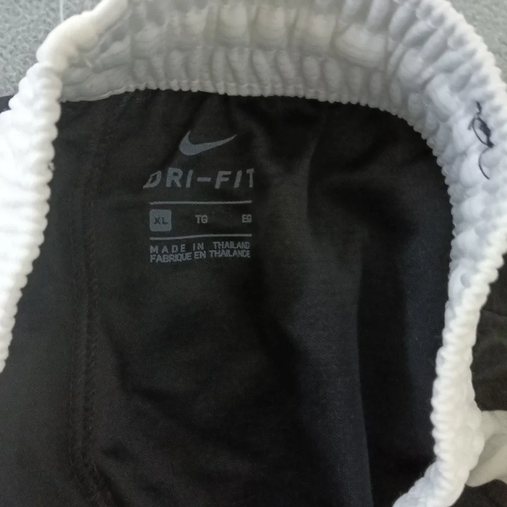 Nike Boys XL Dri-FIT Basketball Shorts Black White Athletic Elite Mesh New
